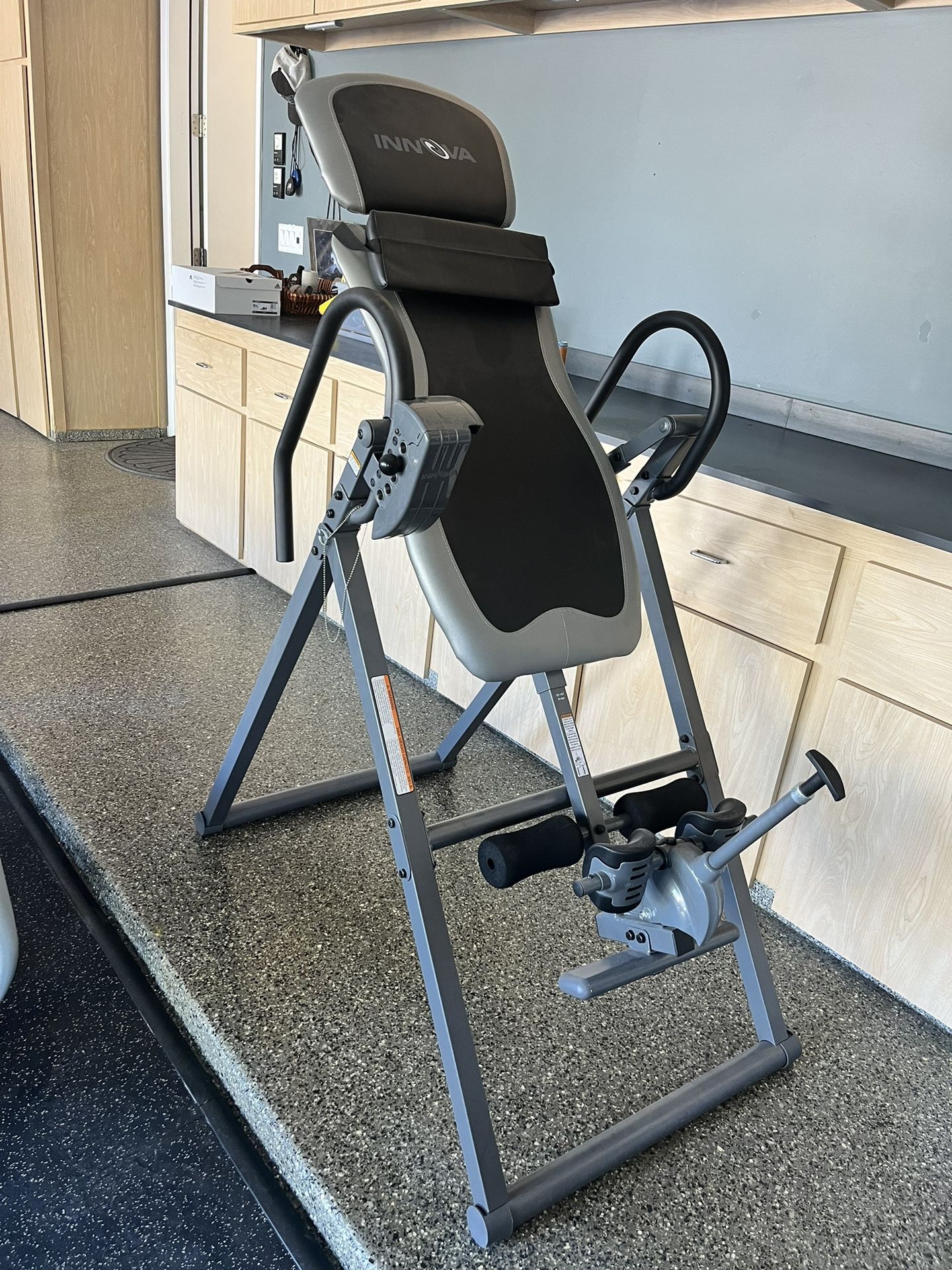 Innova inversion table