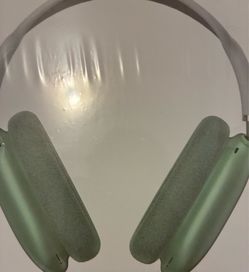 AirPod maxes
