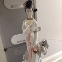 Vintage Porcelain Geisha Figurine