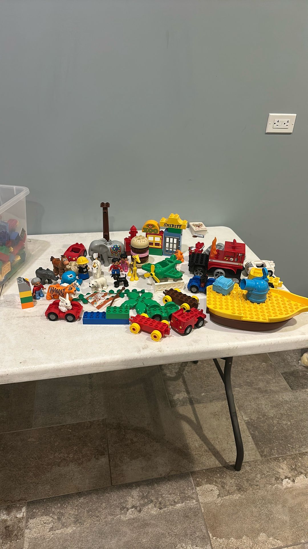 Play mobile Blocks, Figurines, And Cars