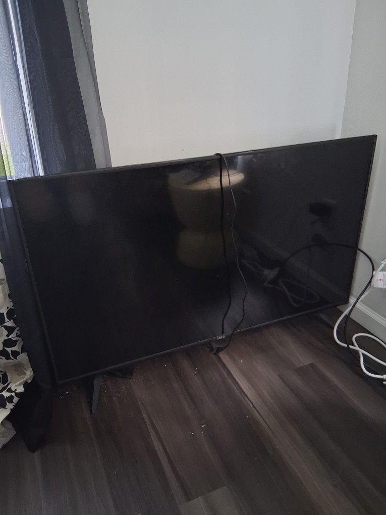 50 Inch VIZIO smart TV With New Univ Controller
