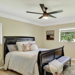 Raymour & Flanigan Queen Bedroom Set