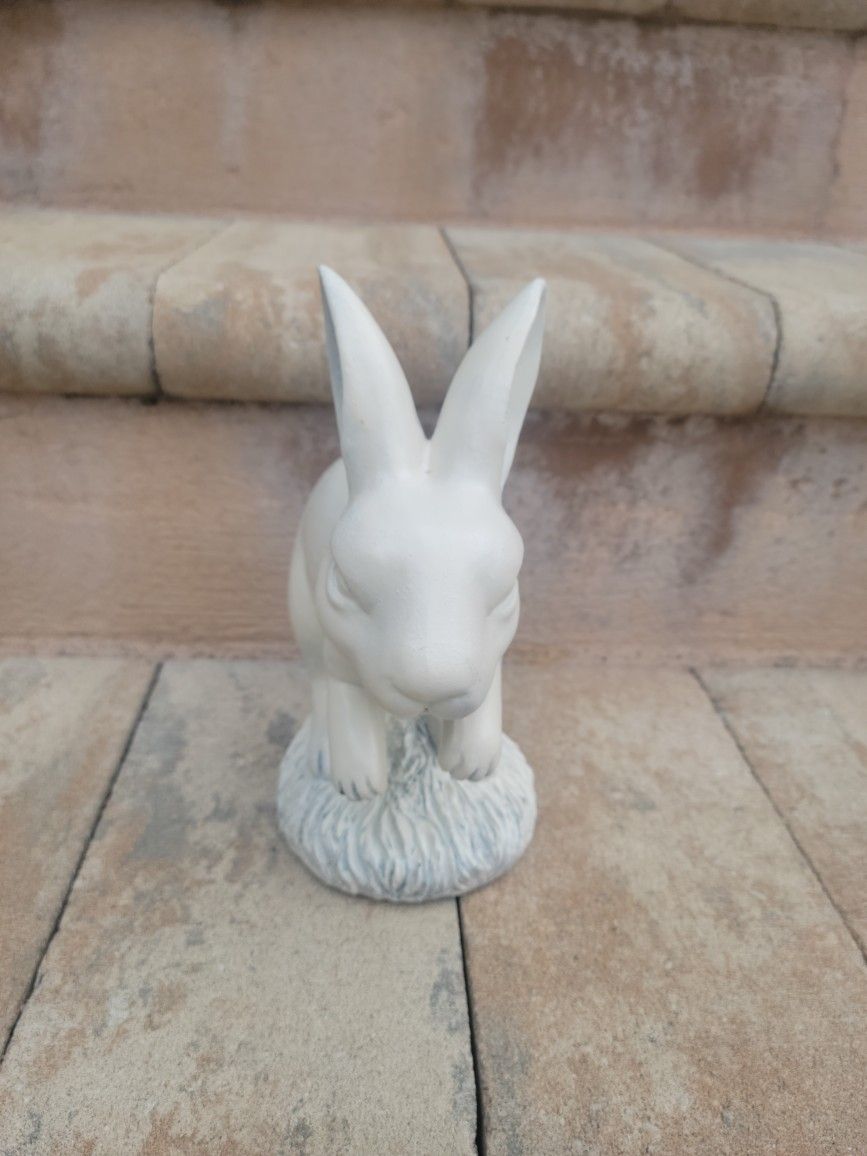 Decorative bunny figurine