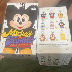 Mickey Family Cute Together Keychain authentic