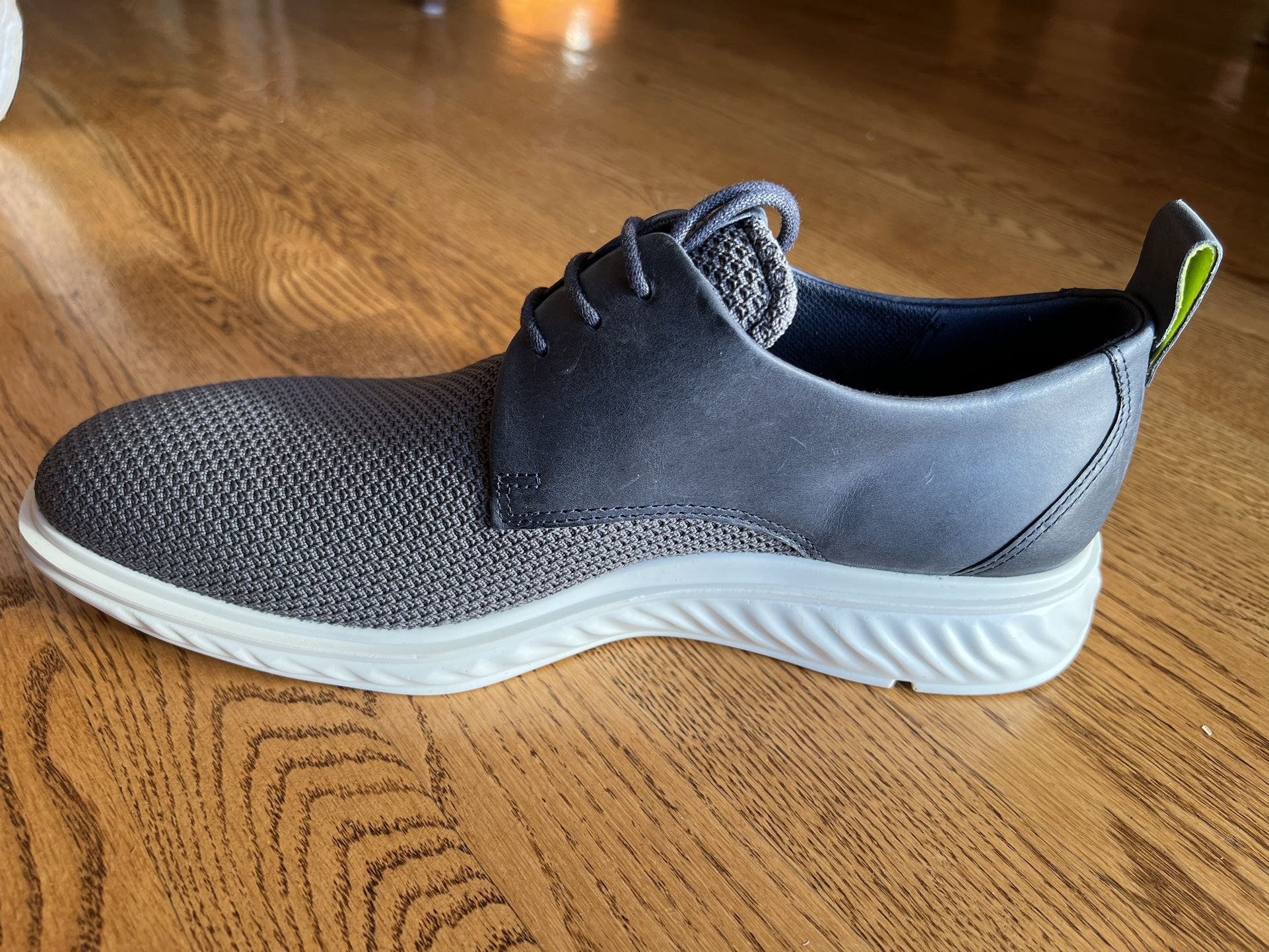 Men's ECCO ST.1 Hybrid Lite Walking Shoe Size 8 - 8-1/2 for Sale in Portland, -