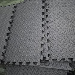 Gym Mats Pads Flooring 💪 $4 Dollars   Each Mat 