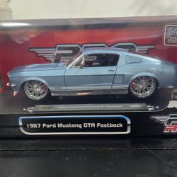 Maisto Pro Rodz - Ford Mustang GTA Fastback Hard Top 1967, 1/18 scale diecast model car