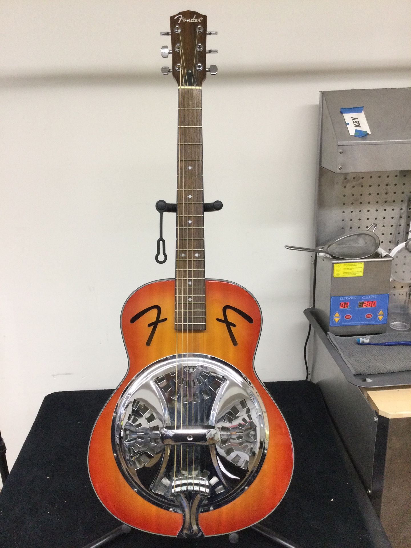 Fender FR-50 Resonator Guitar In Good Condition