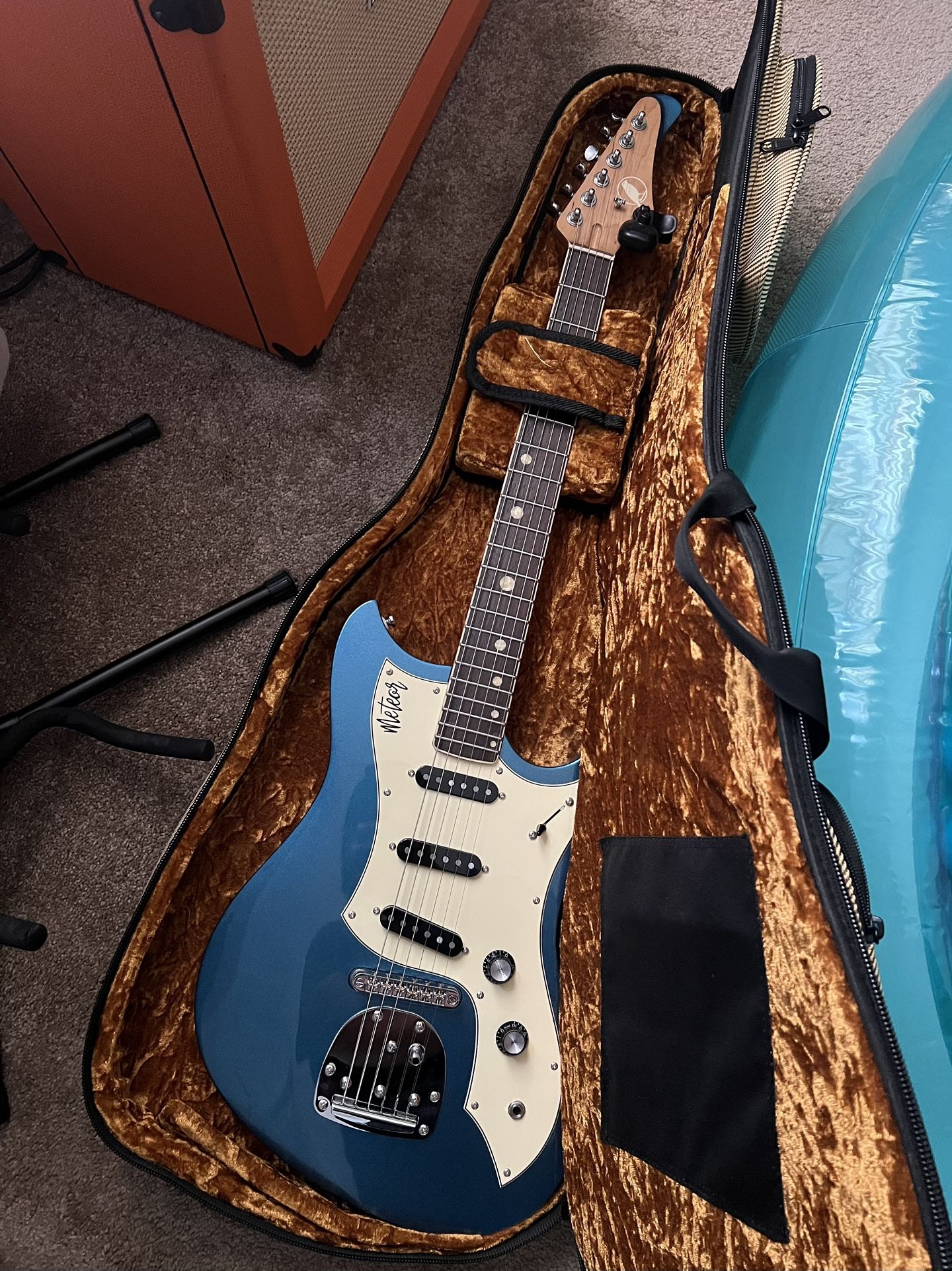 Cave And Canary Guitar And Orange Crush 60 Amp Pro
