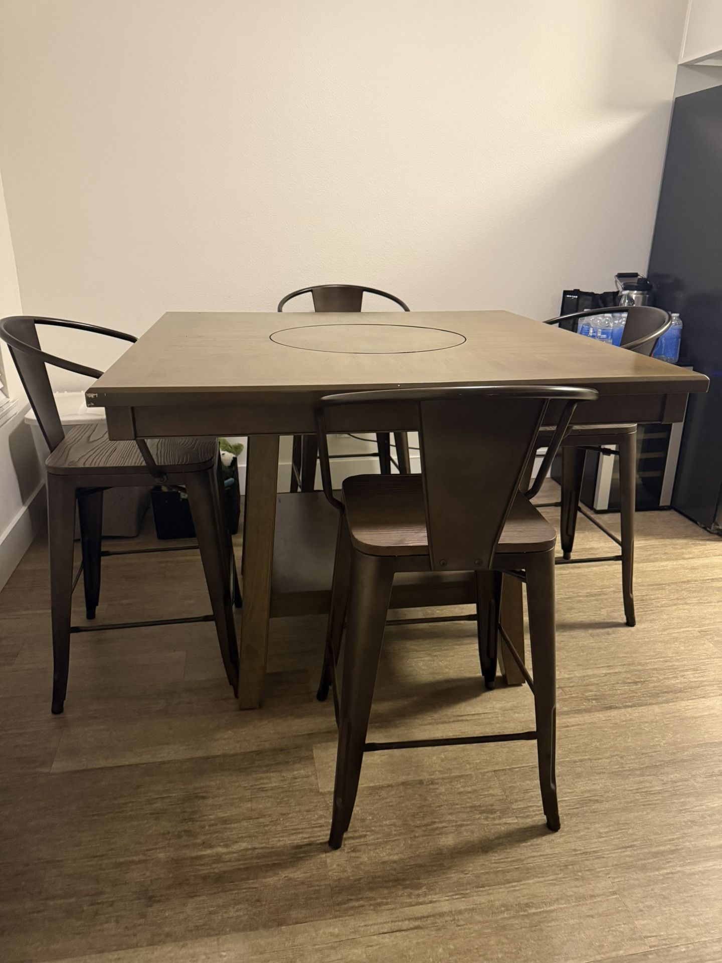 Kitchen Table And 4 Chairs