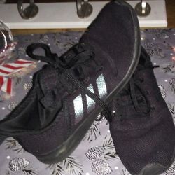 Woman's Sz 8 Adidas 