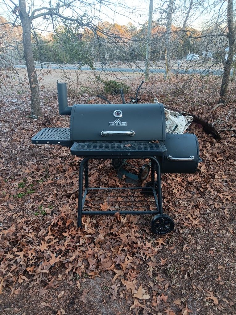 Cast-iron Grill with Smoker attached
