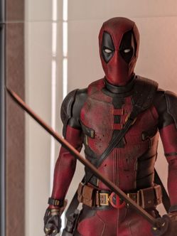 Hot Toys Deadpool Battle damaged - MMS782