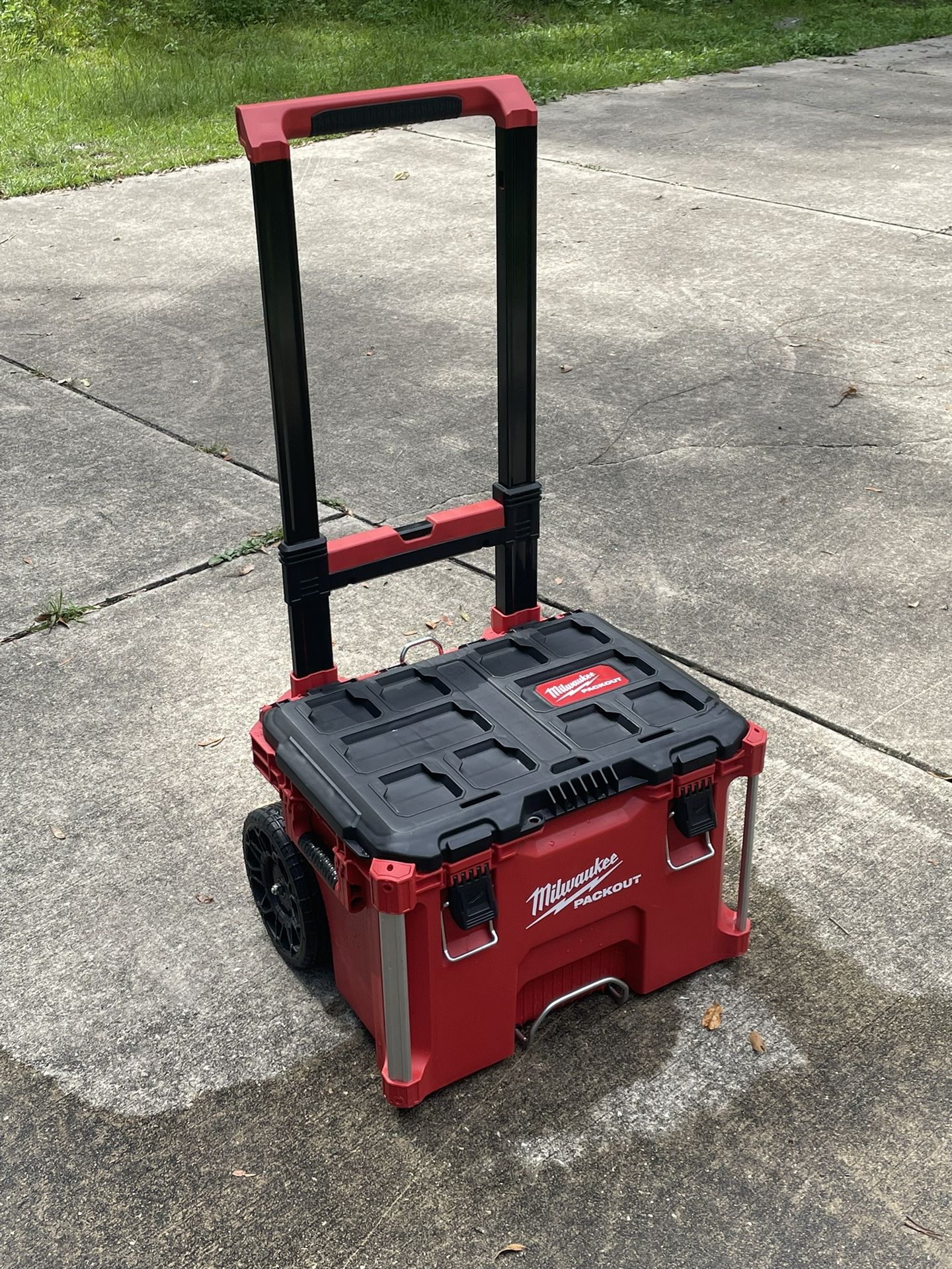 Milwaukee PACKOUT 22 in. Rolling Modular Tool Box Black/Red