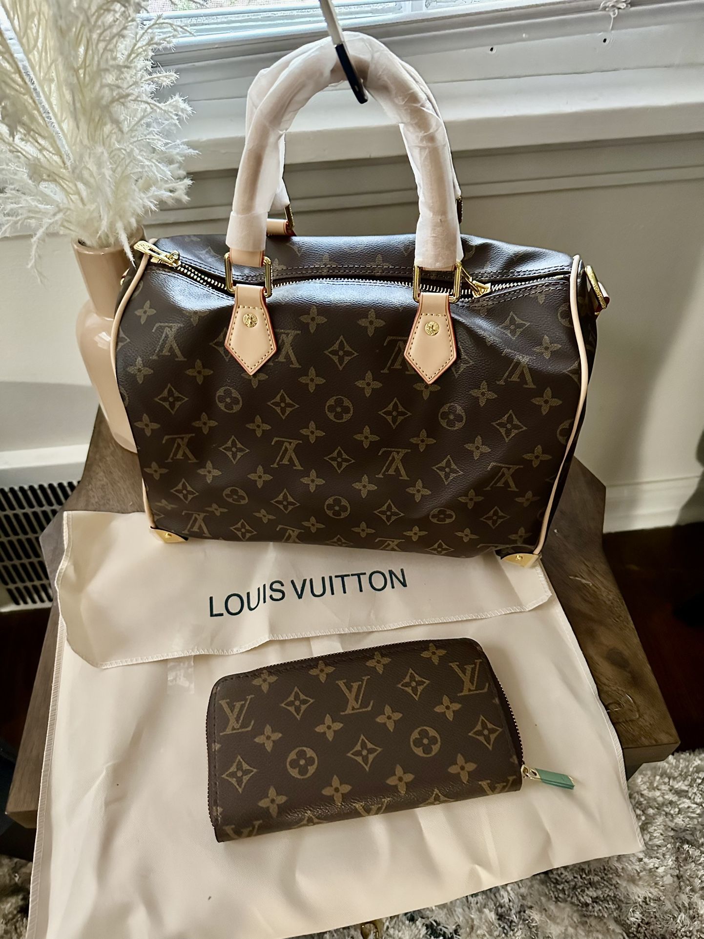 LV Purse And Wallet