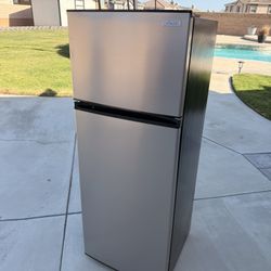 Vissani Refrigerator 
