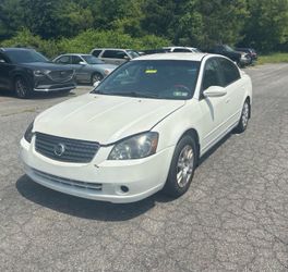 2006 NISSAN ALTIMA 4 CYLINDERS GREAT ON GAS TOUCHSCREEN