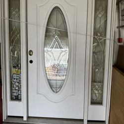 Door with matching side panels by Pella