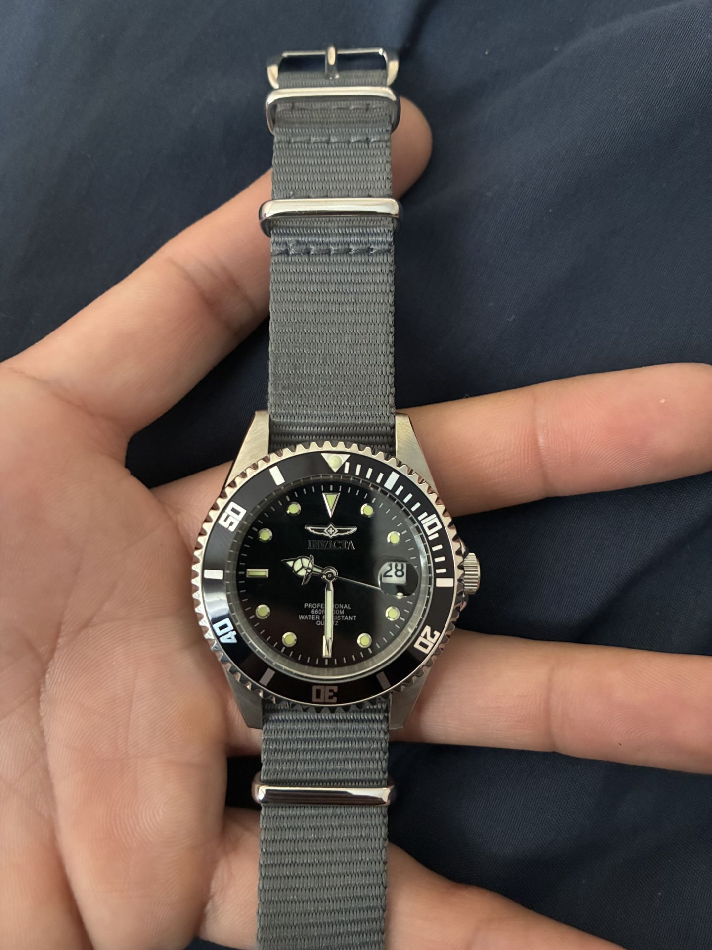 Invicta 8932 OB Men's Pro Diver Analog Display Quartz Silver Watch