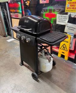 Dyna-Glo 3-Burner Propane Gas Grill with Tank Included – Great Condition!