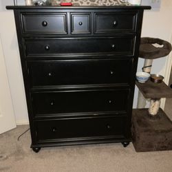 Rooms To Go Dresser, Desk With Hutch And Full Size Bed Frame With Mattress 
