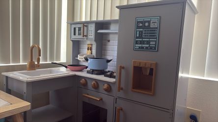 Kids play kitchen