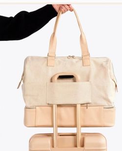 Beis - The Weekender in Beige