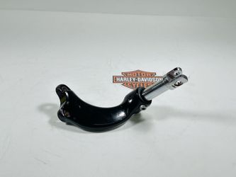 04–22 Harley-Davidson Sportster XL1200C/XL1200X OEM Right Front Footrest Mount Bracket.B2.OBO. SM9KNT0687
