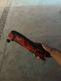 Milwaukee M12 Cordless Oscillating Multi-Tool