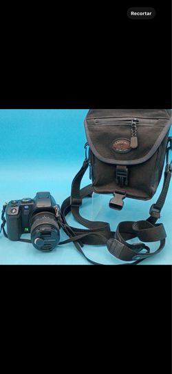 Konica Minolta DiMAGE A2 digital camera with case
