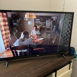32” TCL Roku TV
