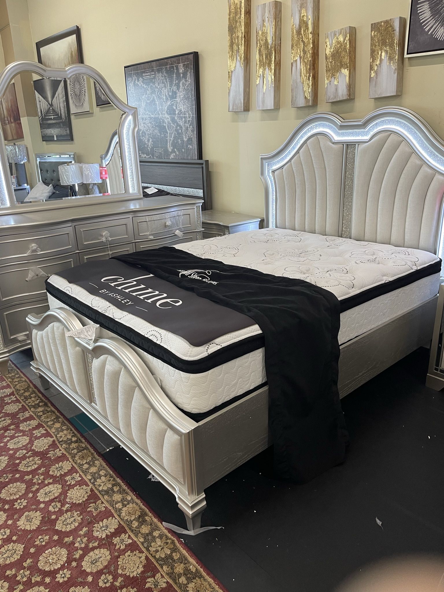 Queen Bed Room Set( Includes Queen Bed Frame, Dresser, Mirror, 1 Night Stand) ON SALE