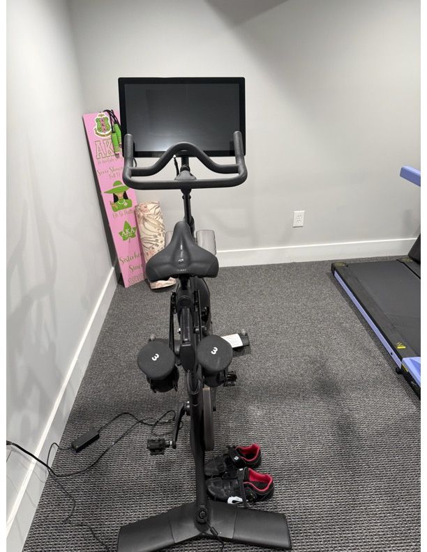 2024 Peloton Bike 3rd Gen Excellent Condition - Burbank, CA