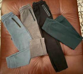 Pack of 4 Old Navy Dynamic Fleece Joggers . Large 10-13
Black, Gray, turquoise and light blue