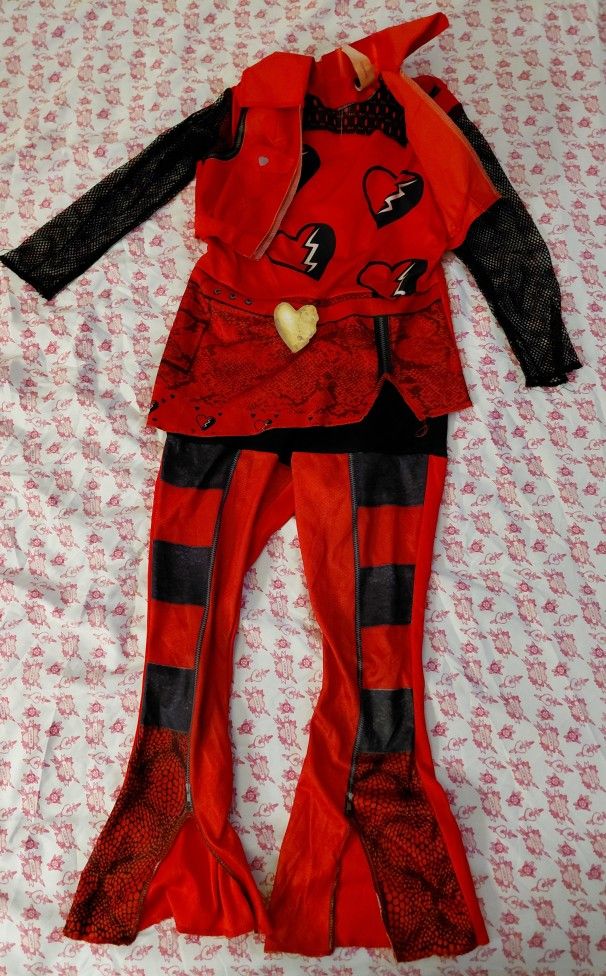 Descendants Red Costume  Size M (7-8)