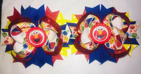 Elmo bows