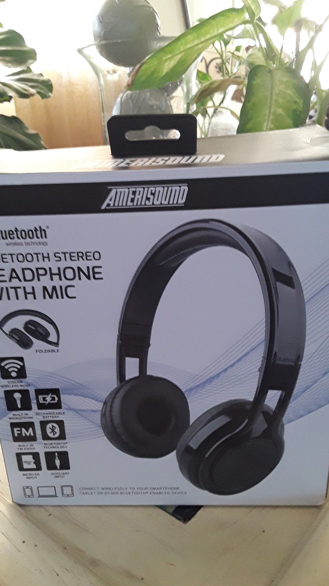 Amerisound bluetooth headphone w/mic perfect for kids not to loud