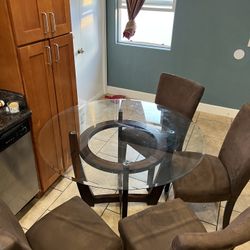 Coffee Table with 4 chairs 