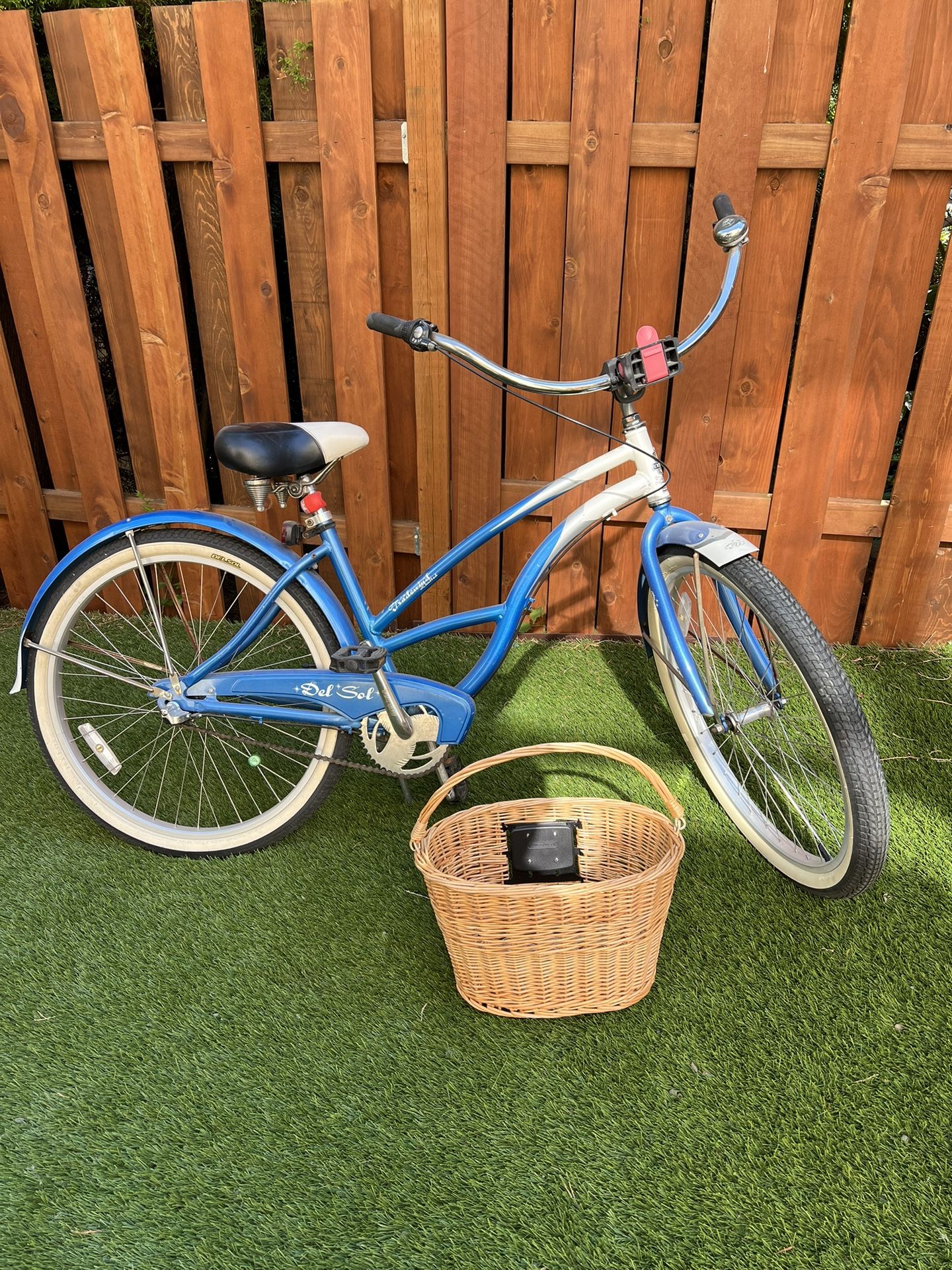 Del Sol Beach Cruiser Bicycle With Basket