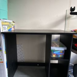 Desk With Chairs 