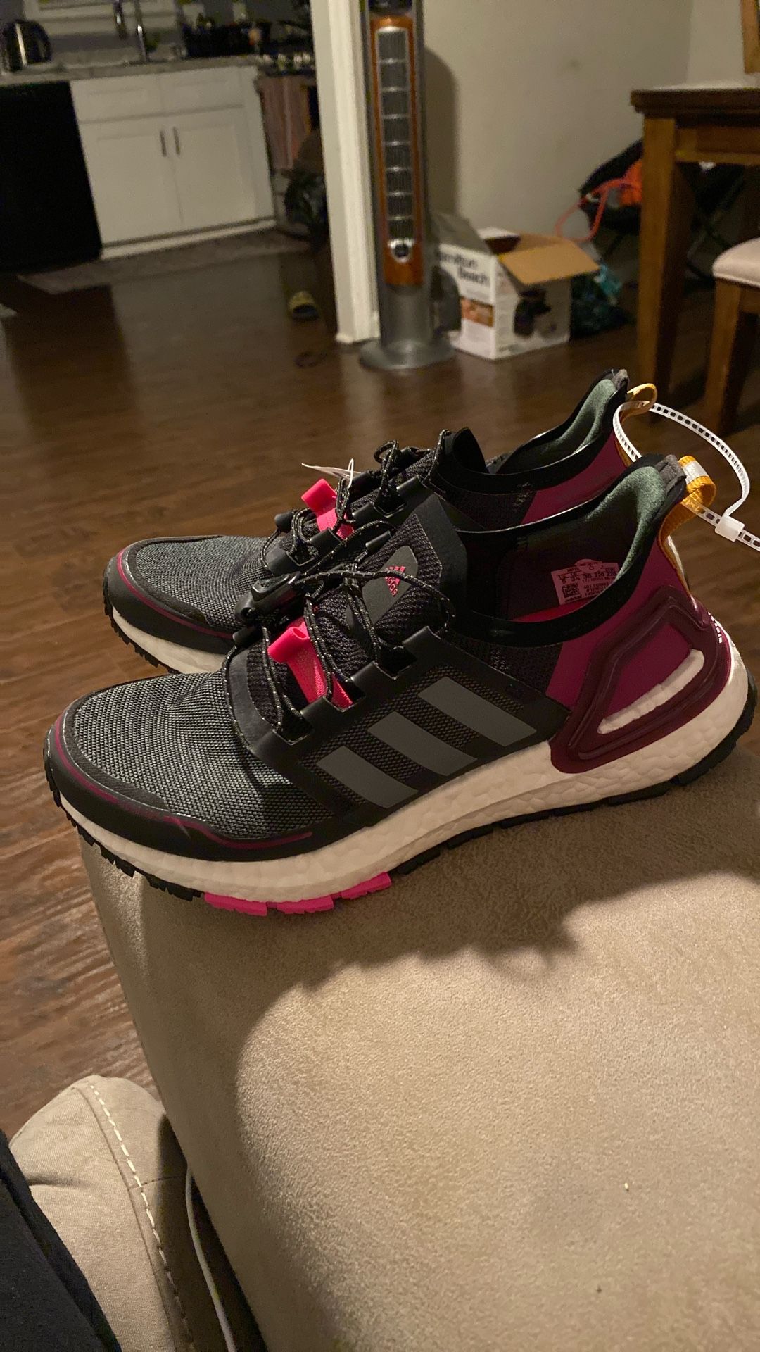 Ultra boost Adidas  Big Kids Size 5  