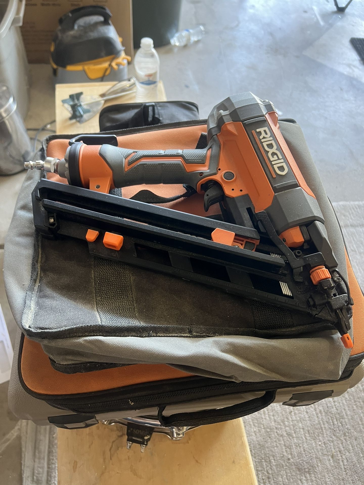 Rigid 15 gauge angled finish nailer