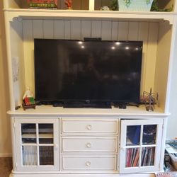 Beautiful Entertainment Center/ TV Stand