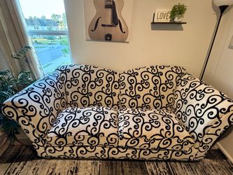 Beautiful Black & Cream Patterned Loveseat – Great Condition