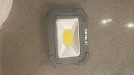 Defiant Magnetic LED Utility Light FLASHLIGHT HEAVY DUTY