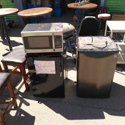 Refrigerators Microwave Bar Stools High Top Tables