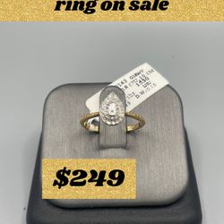 18 Kt Gold And Diamond Ring On Sale