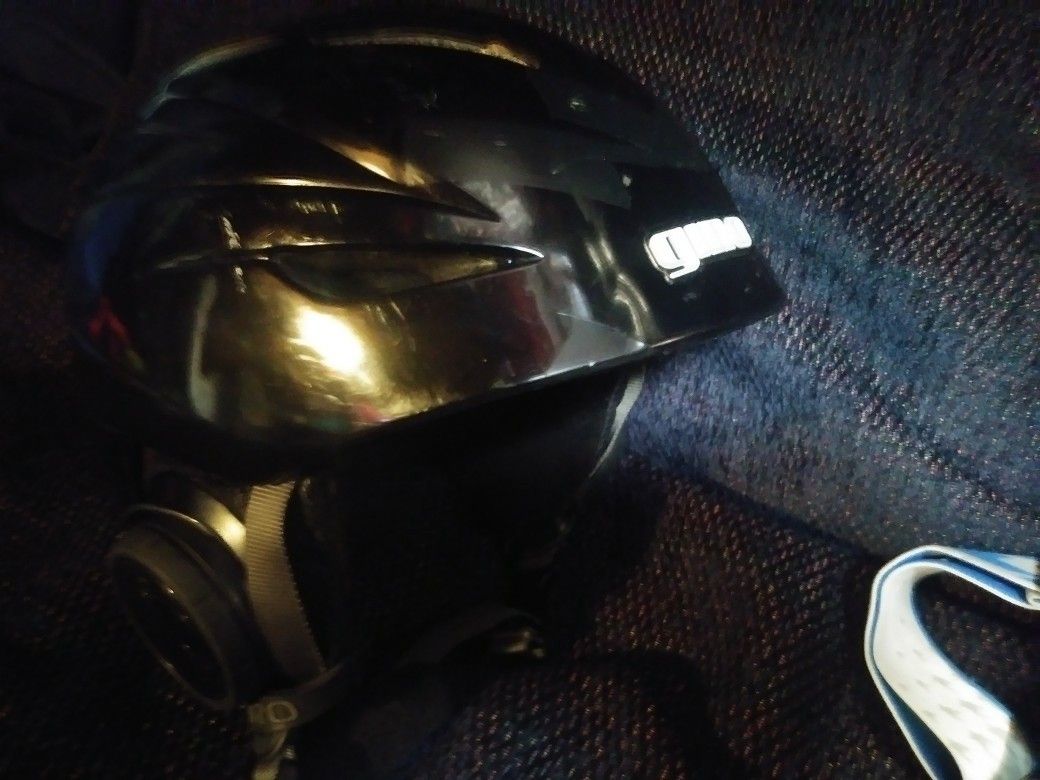 Go to ski/snowboard/ Bike helmet w Motorola Bluetooth