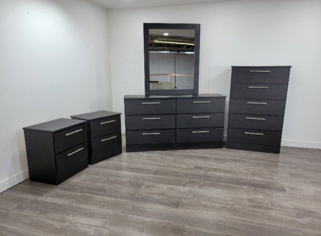 Dresser , Chest And Two Nighstands 💥 Cómoda , Gavetero Y Dos Mesitas De Noche