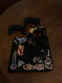 I’m Selling PS4 w/ Cables 2 Controllers and extra